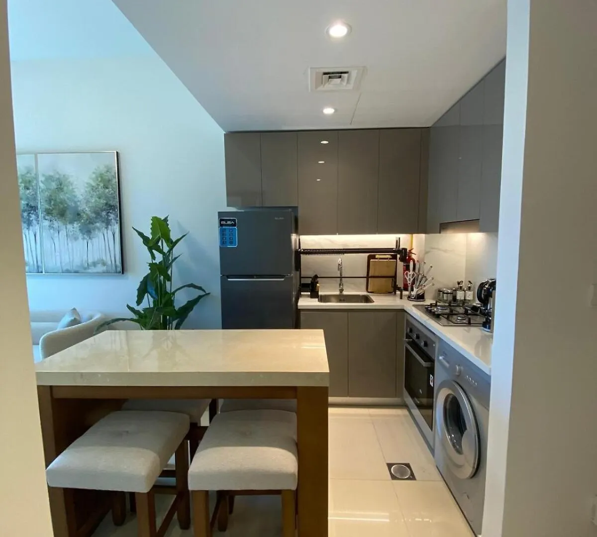 Cozy 1 Bedroom Apartment Near Downtown دبي